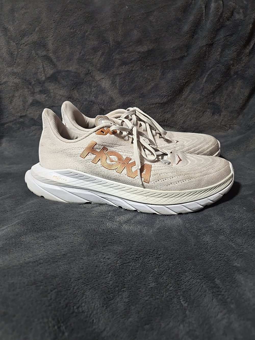 Hoka One One Gaviota 5 Women's Size US 9 Harbor Mist Rose Gold Sneakers